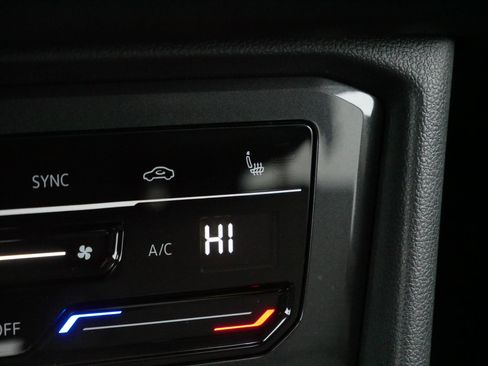 Certified 2024 Volkswagen Tiguan SE image 31