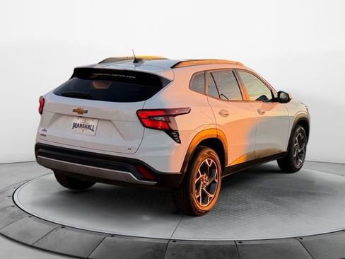 Used 2025 Chevrolet Trax LT w/ LT Convenience Package image 3