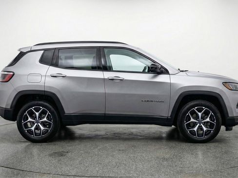 Used 2025 Jeep Compass Limited image 11