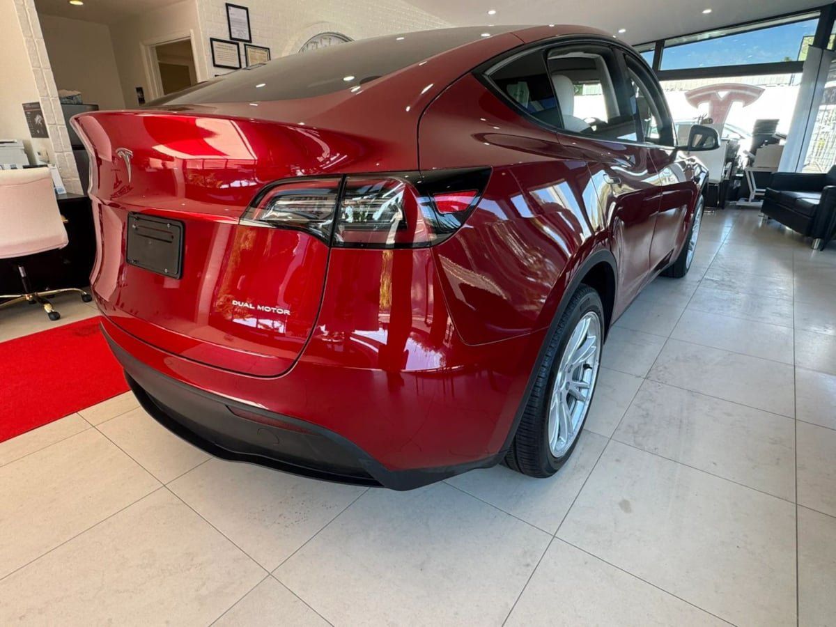Used 2024 Tesla Model Y Long Range AWD/4WD image 8