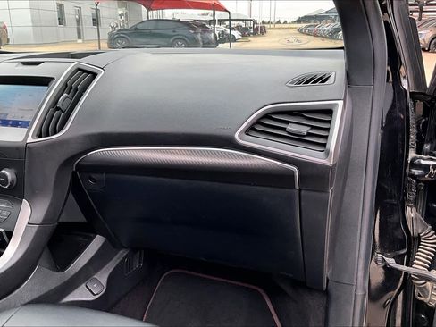Used 2020 Ford Edge ST-Line w/ Cold Weather Package image 17