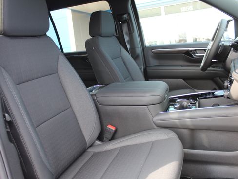 New 2026 Chevrolet Suburban LS image 15