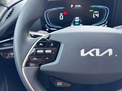 Used 2025 Kia Niro LX image 19