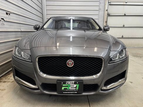 Used 2016 Jaguar XF Prestige AWD/4WD image 3
