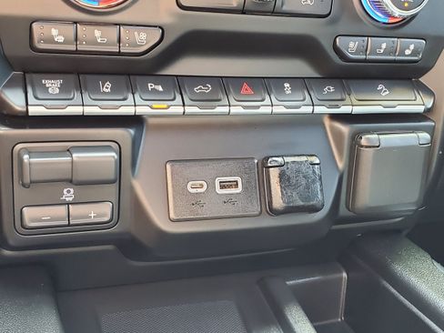 Used 2023 GMC Sierra 2500 Denali w/ Denali Ultimate Package AWD/4WD image 26