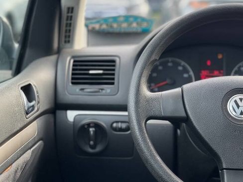 Used 2009 Volkswagen Rabbit S image 11