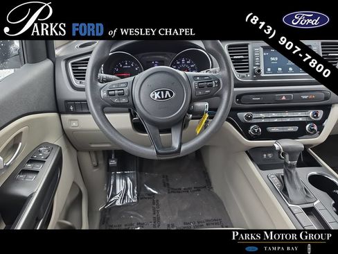 Used 2021 Kia Sedona LX FWD image 12