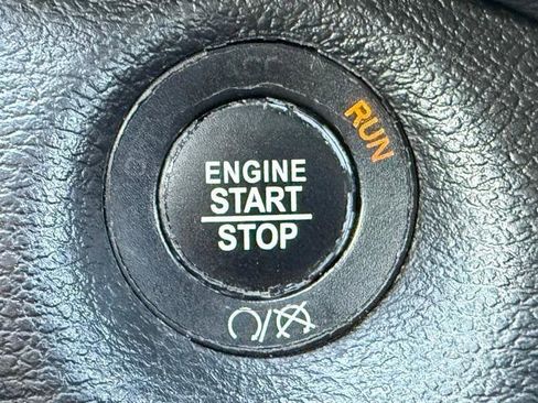 Used 2019 Jeep Cherokee Latitude Plus image 48