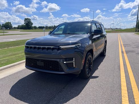 New 2026 Jeep Grand Wagoneer Summit AWD/4WD image 11