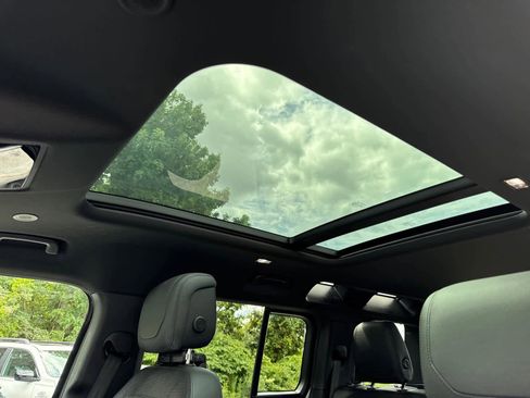 Used 2023 Land Rover Defender 110 X-Dynamic SE image 15