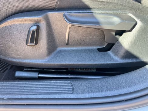 Used 2016 Volkswagen Golf S image 12