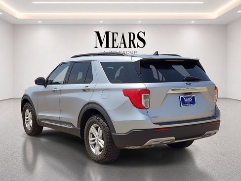 Used 2023 Ford Explorer XLT w/ Equipment Group 202A AWD/4WD image 3
