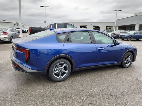 New 2025 Kia K4 LXS image 2