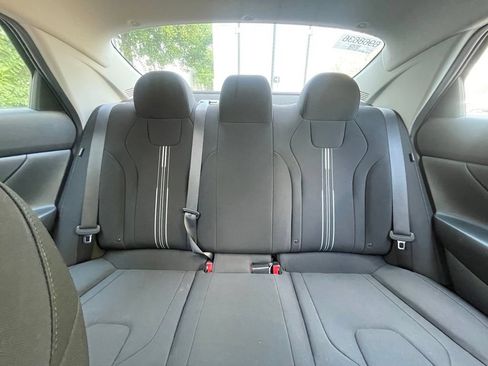 Used 2024 Hyundai Elantra SEL FWD image 29