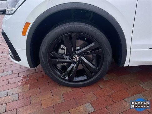 Used 2023 Volkswagen Tiguan SE R-Line image 10