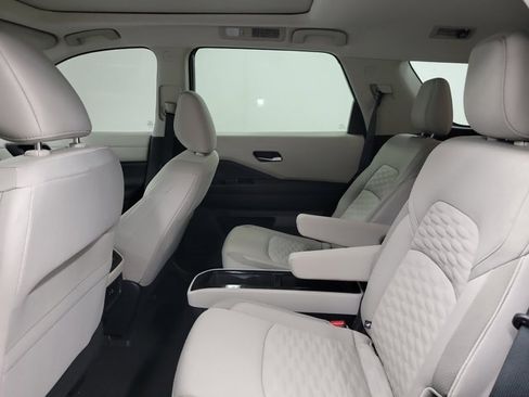 Certified 2022 Nissan Pathfinder SV w/ SV Premium Package image 16