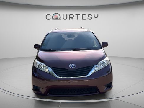 Used 2014 Toyota Sienna LE FWD image 10