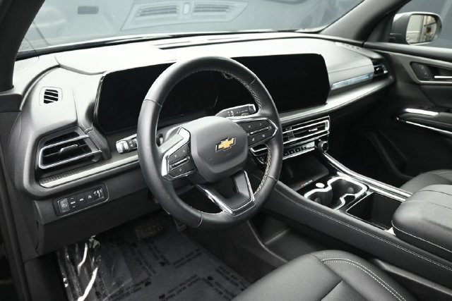 Used 2025 Chevrolet Traverse LT AWD/4WD image 12
