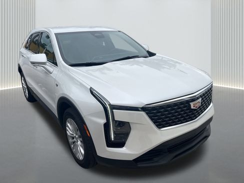 Certified 2024 Cadillac XT4 Luxury image 1