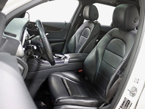 Used 2017 Mercedes-Benz GLC 300 4MATIC image 25