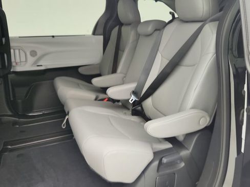 Used 2026 Toyota Sienna XLE FWD image 26