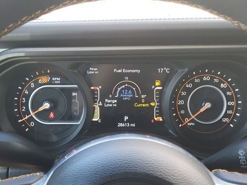 Used 2024 Jeep Wrangler Unlimited Sahara AWD/4WD image 15