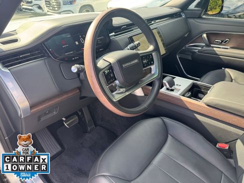 Used 2025 Land Rover Range Rover Long Wheelbase Autobiography image 6