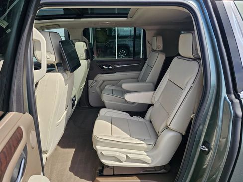 Used 2024 GMC Yukon XL Denali w/ Denali Reserve Package AWD/4WD image 17