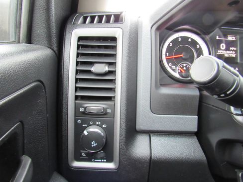 Used 2015 RAM 1500 Express image 17