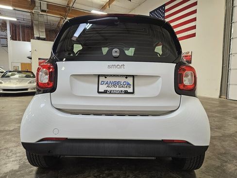 Used 2017 smart fortwo pure RWD image 7