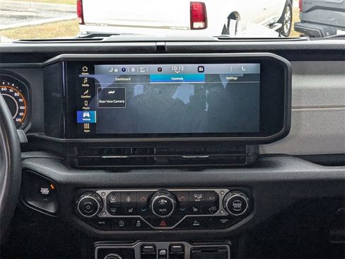 Used 2024 Jeep Gladiator Sport image 16