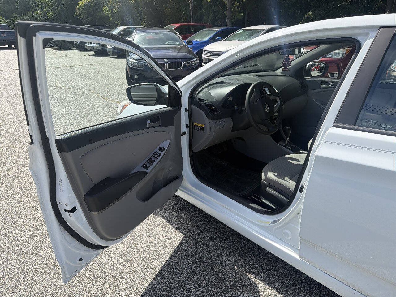 Used 2017 Hyundai Accent SE FWD image 9