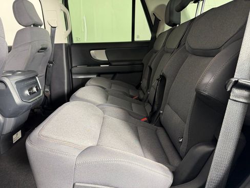 Used 2025 Ford Expedition Active AWD/4WD image 25