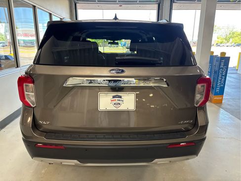Used 2021 Ford Explorer XLT w/ Equipment Group 202A AWD/4WD image 7