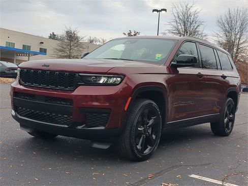 Used 2024 Jeep Grand Cherokee L Altitude image 7