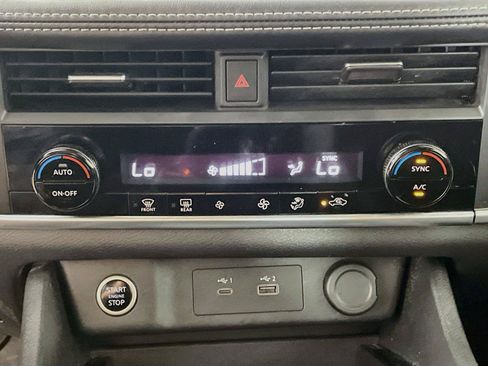 Used 2023 Nissan Rogue SV AWD/4WD image 9