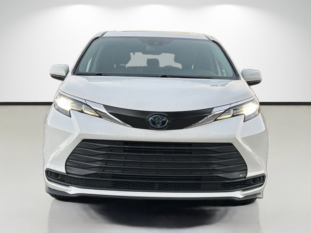 Used 2022 Toyota Sienna LE w/ LE Plus Package AWD/4WD image 8