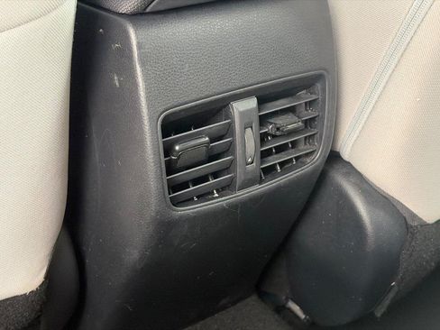 Used 2022 Toyota Corolla Cross L AWD/4WD image 11