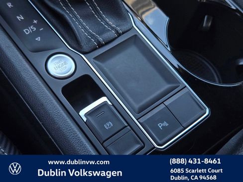 Used 2023 Volkswagen Atlas Cross Sport SE w/ Panoramic Sunroof Package FWD image 18