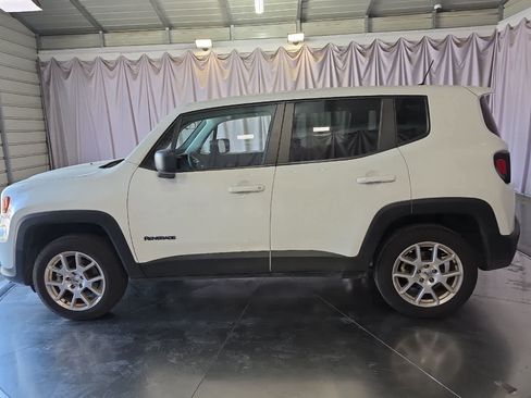 Used 2023 Jeep Renegade Latitude AWD/4WD image 6