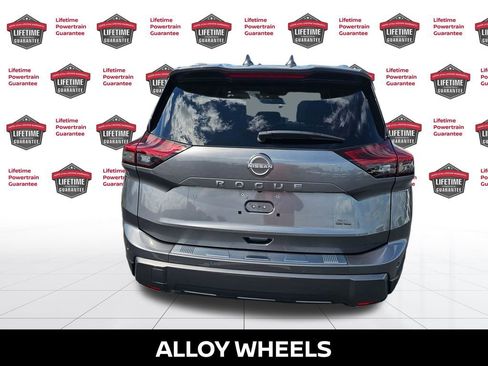 Used 2025 Nissan Rogue SL w/ Tech Package image 10