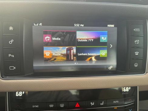 Used 2018 Jaguar XF Premium image 23