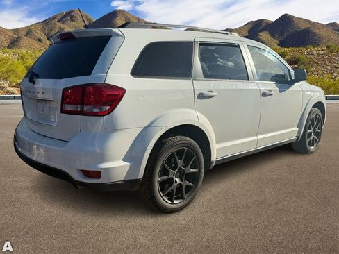 Used 2015 Dodge Journey SXT w/ Flexible Seating Group image 4