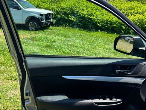 Used 2013 Subaru Outback 2.5i Premium AWD/4WD image 19