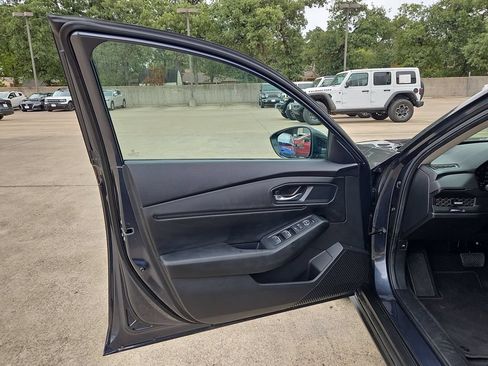 Used 2025 Honda Accord SE image 11