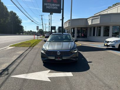 Used 2019 Volkswagen Jetta SE w/ Cold Weather Package