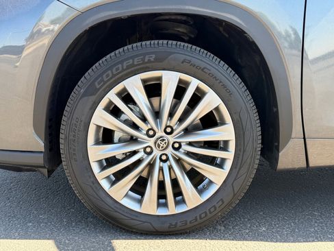 Used 2023 Toyota Highlander Platinum FWD image 10