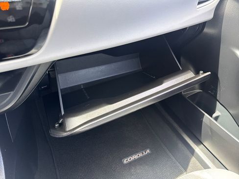 Used 2016 Toyota Corolla LE FWD image 31