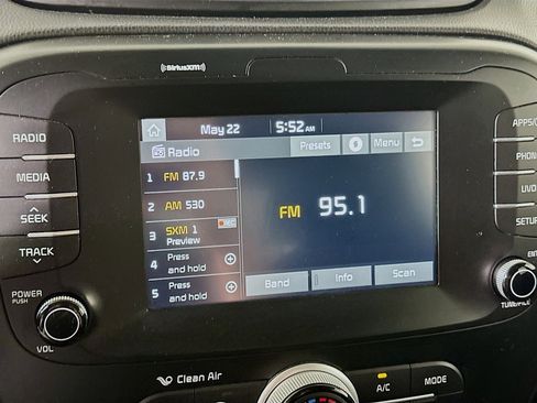 Used 2018 Kia Soul + FWD image 21