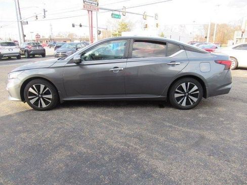 Used 2022 Nissan Altima 2.5 SV w/ SV Premium Package image 4